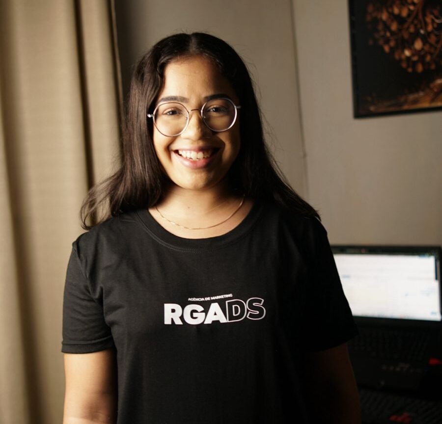 Amanda Fernandes - Especialista em Tráfego Pago